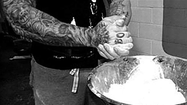 Jim Wendler Chalking Hands - jimwendler.com