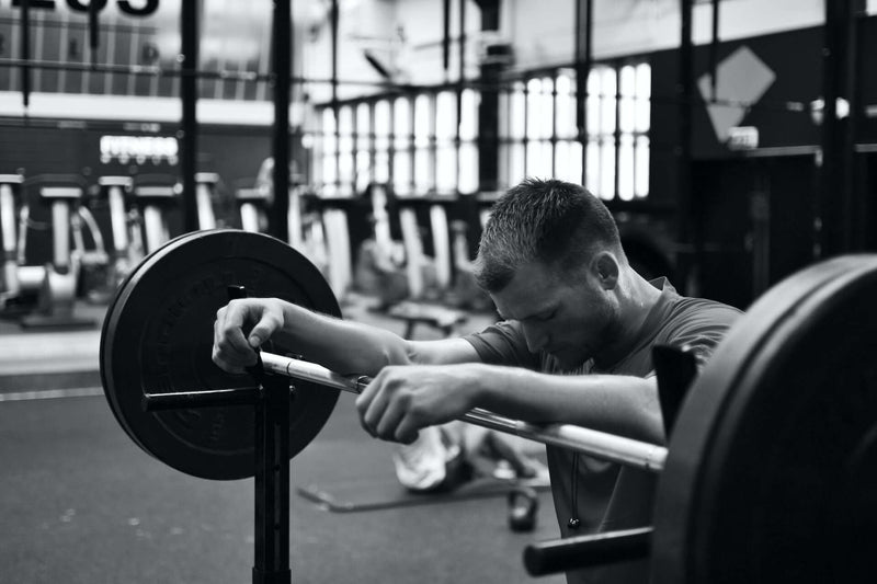 Strength training in a gym — five tips for overcoming a training plateau